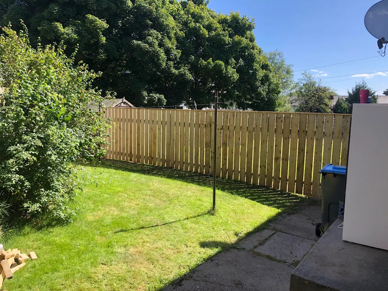 Bespoke featheredge garden fence installation in Cults Aberdeen by NPAS